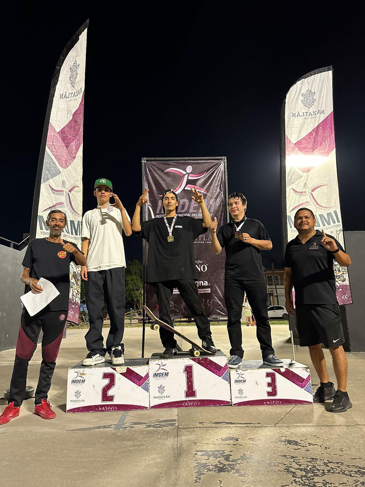 $!Sigue el festín de acrobacias en el Círculo de Skateboarding y Patinaje Sobre Ruedas