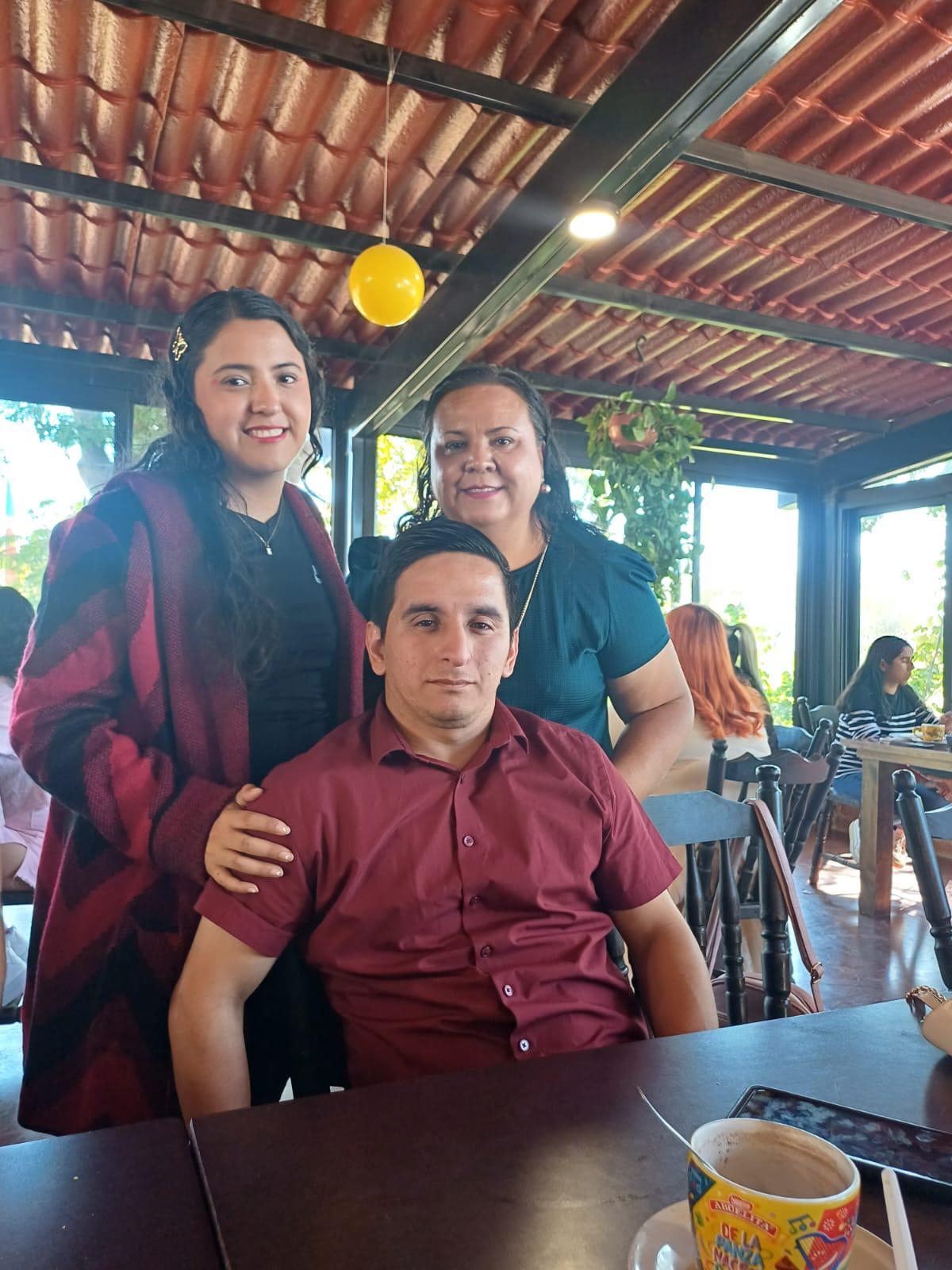 $!Laura Ontiveros y Daniel Benítez felicitaron a la cumpleañera.