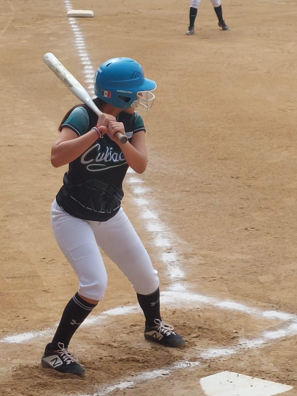 $!Culiacán domina el softbol femenil del Zonal con Juego Perfecto de Kiara Bernal