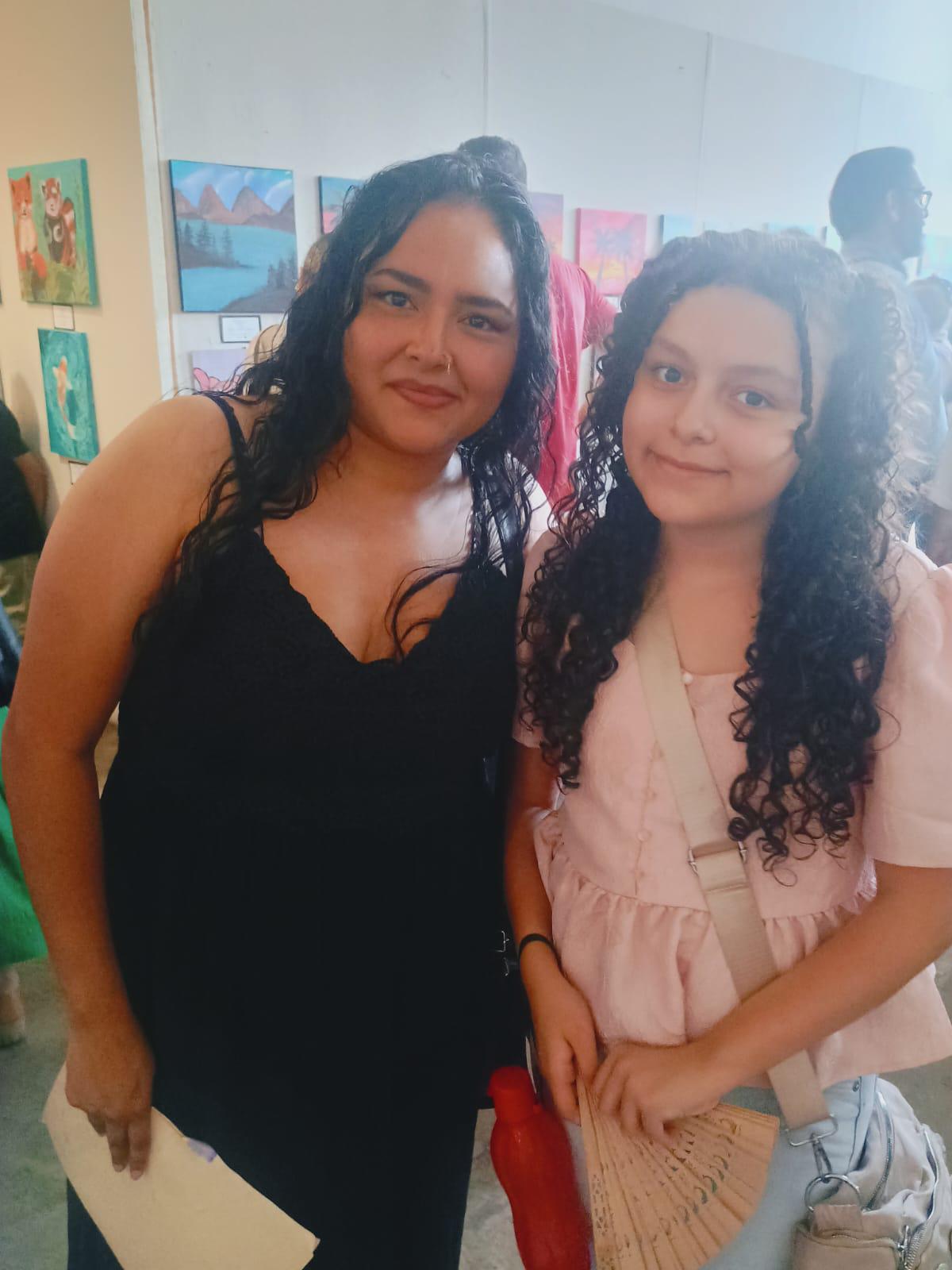 $!La maestra Rosalí Sánchez y su alumna María Alejandra Beltrán.