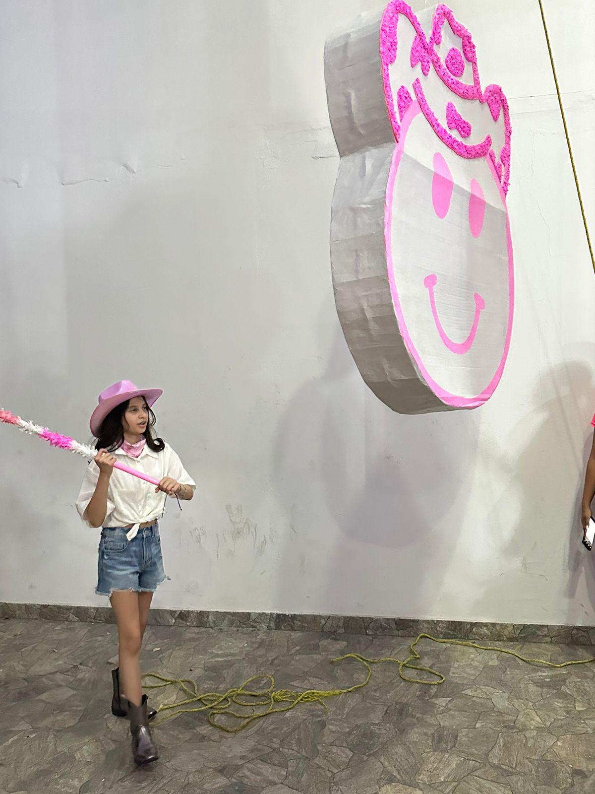 $!Ivanna lista para romper la piñata.