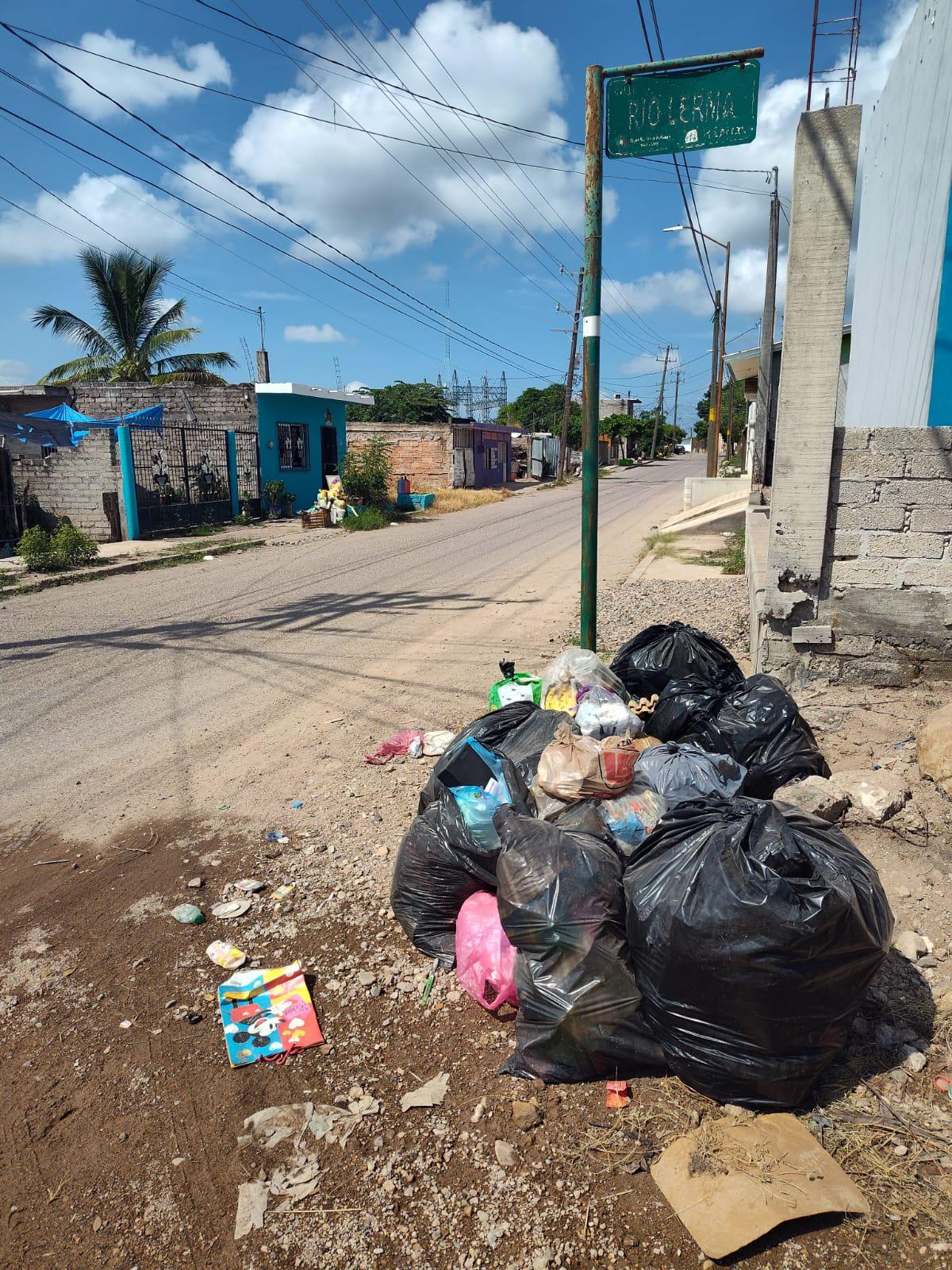 $!Vecinos de Pueblo Nuevo enfrentan la falta de recolección de basura