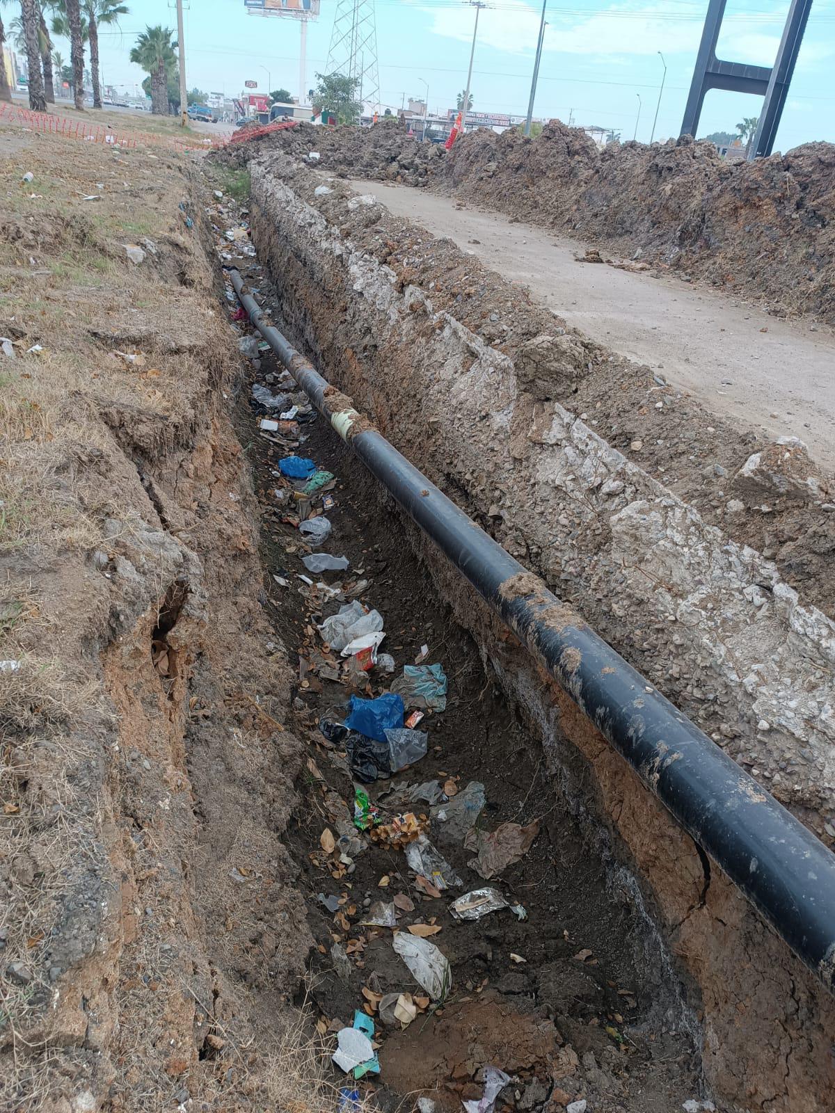$!Reportan obra abandonada en Valle Dorado frente al Panteón Jardín
