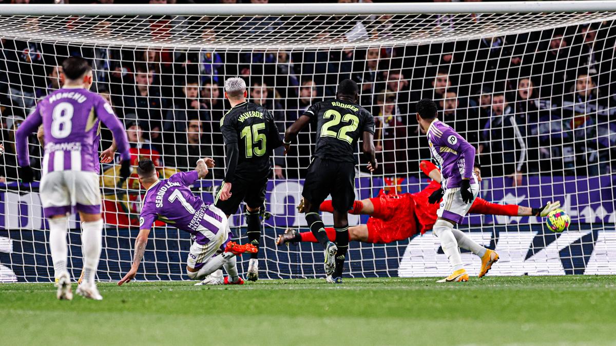 $!Doblete de Benzema da triunfo y liderato al Real Madrid