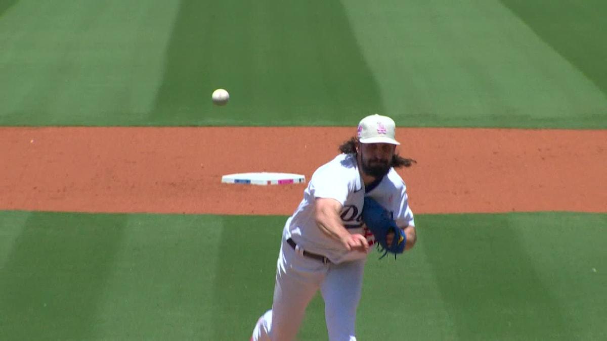 $!Dodgers barren a Padres de la mano de Betts y Gonsolin