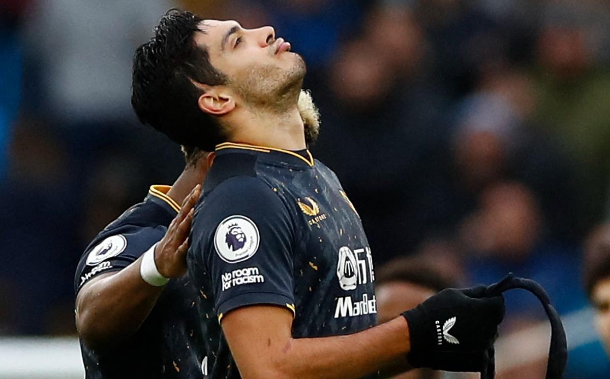 $!Raúl Jiménez es expulsado tras recibir dos amarillas en un minuto contra el Manchester City