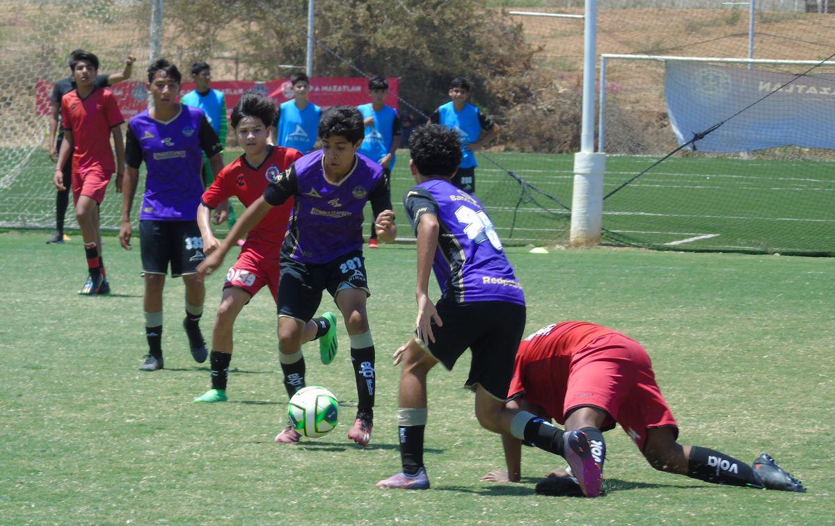 $!Mazatlecos conquistan 4 títulos en Copa Mazatlán de Futbol