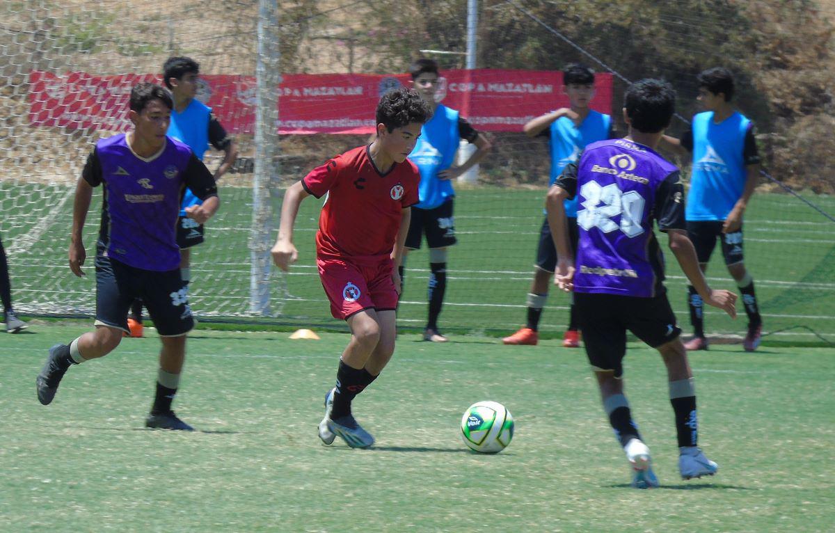 $!Mazatlecos conquistan 4 títulos en Copa Mazatlán de Futbol