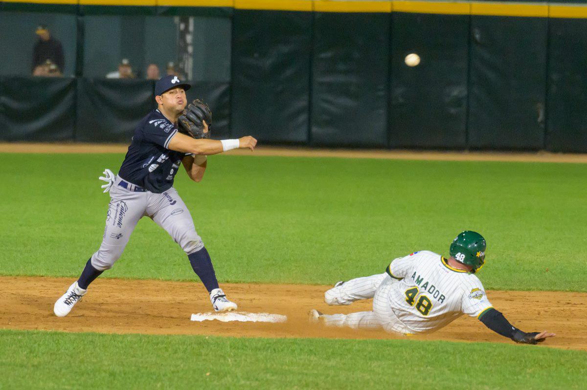 $!Darel Torres pinta de blanco a Sultanes y lleva a Cañeros a la victoria