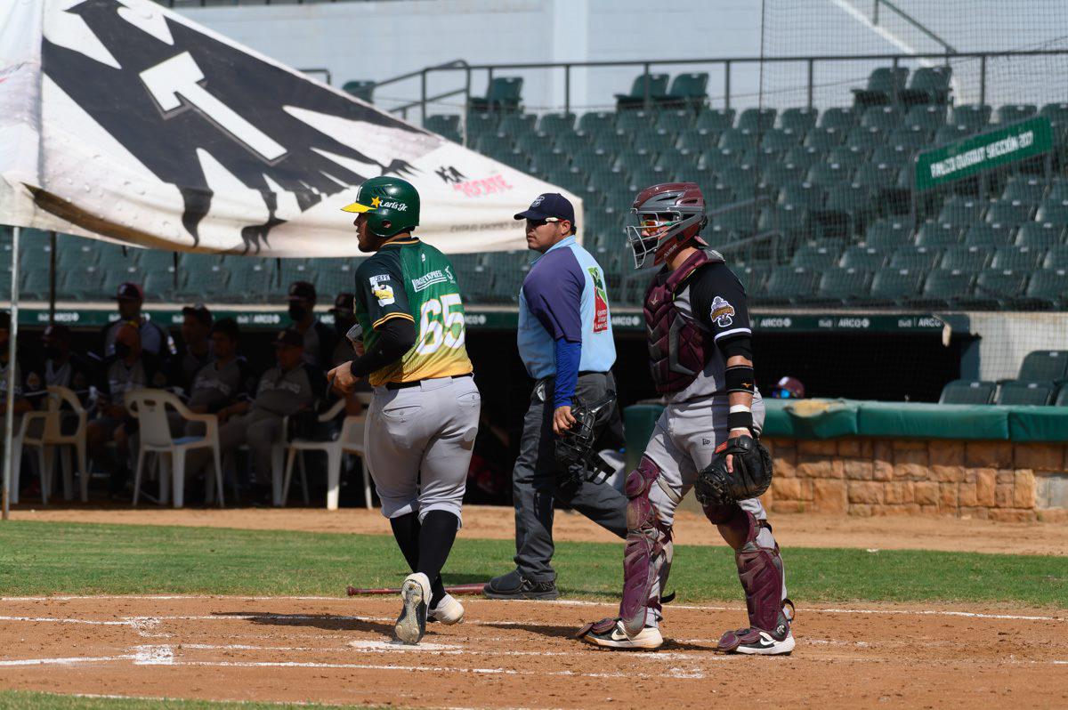 $!Tomateros de Culiacán devuelve la dosis a Cañeros de Los Mochis, en encuentro de preparación