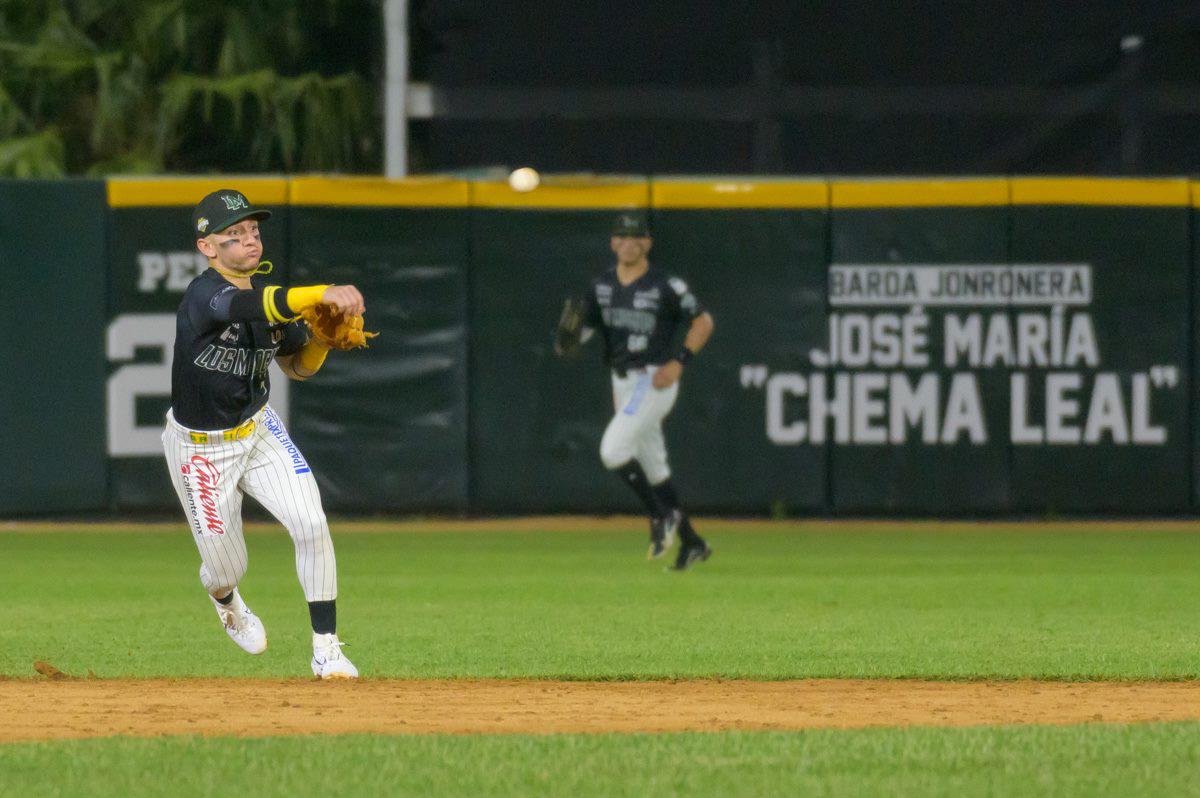 $!Tomateros de Culiacán cae ante el campeón Cañeros de Los Mochis