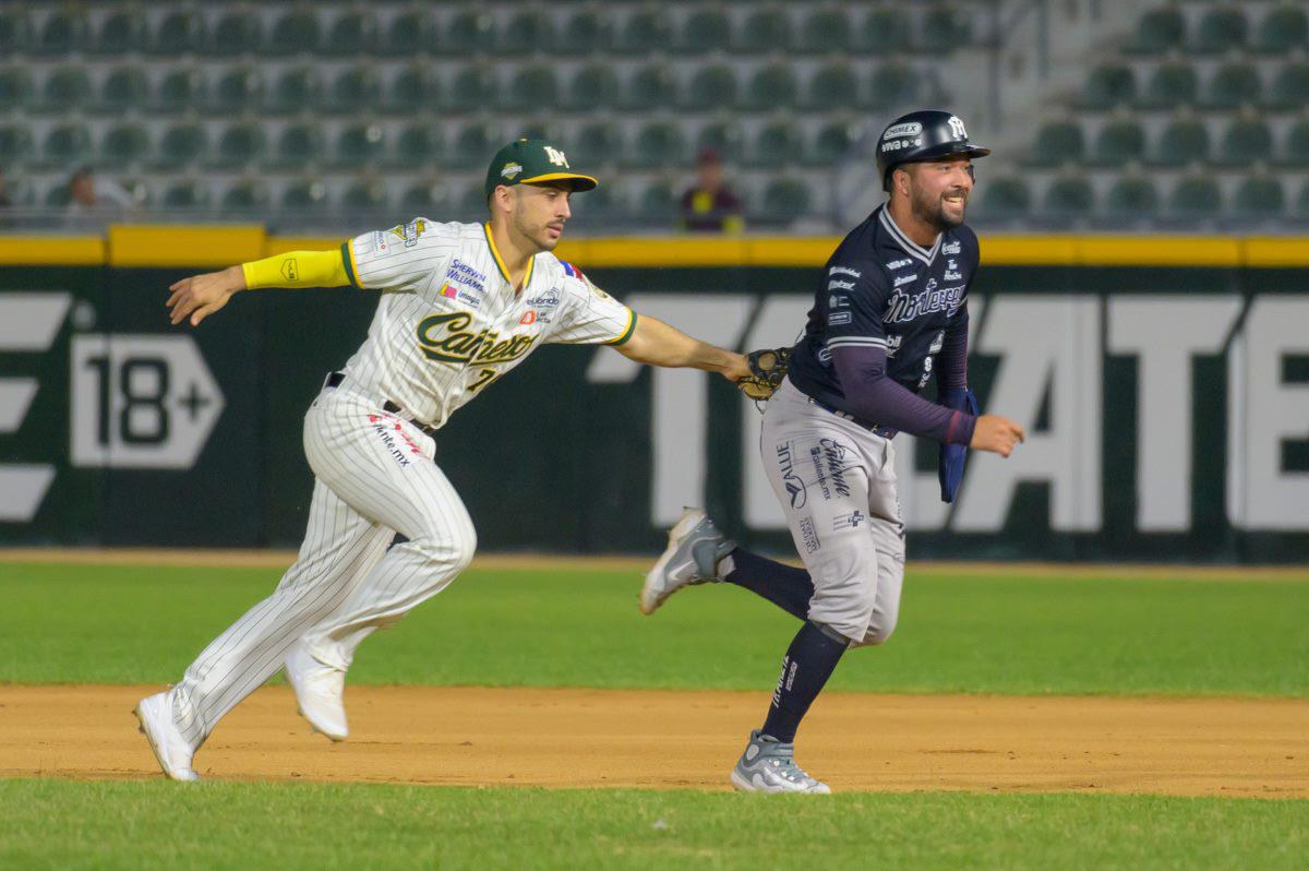 $!Darel Torres pinta de blanco a Sultanes y lleva a Cañeros a la victoria