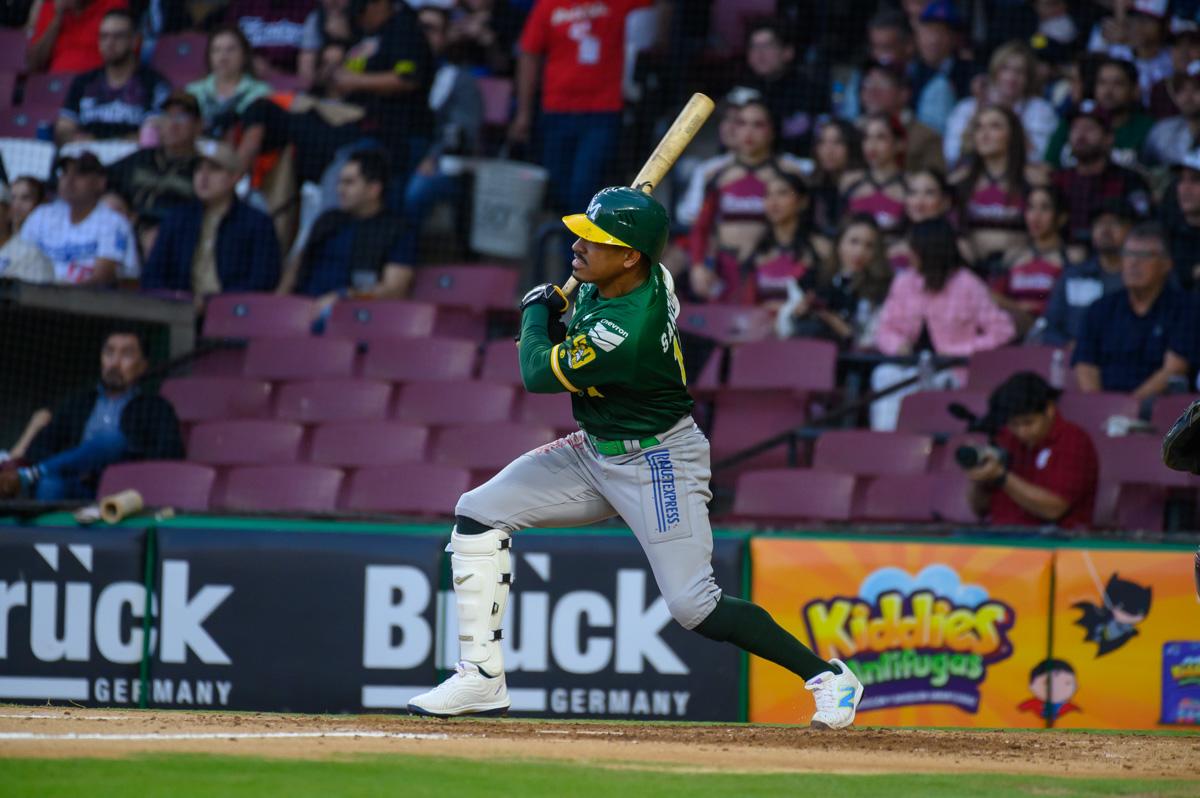 $!Roel Santos produce con hit.
