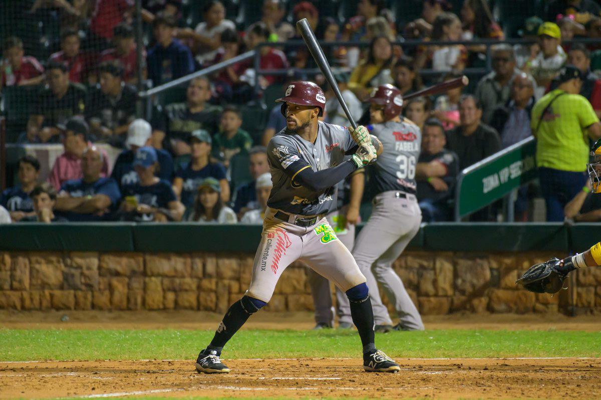 $!Explota ofensiva de Tomateros para rescatar el del honor en Los Mochis