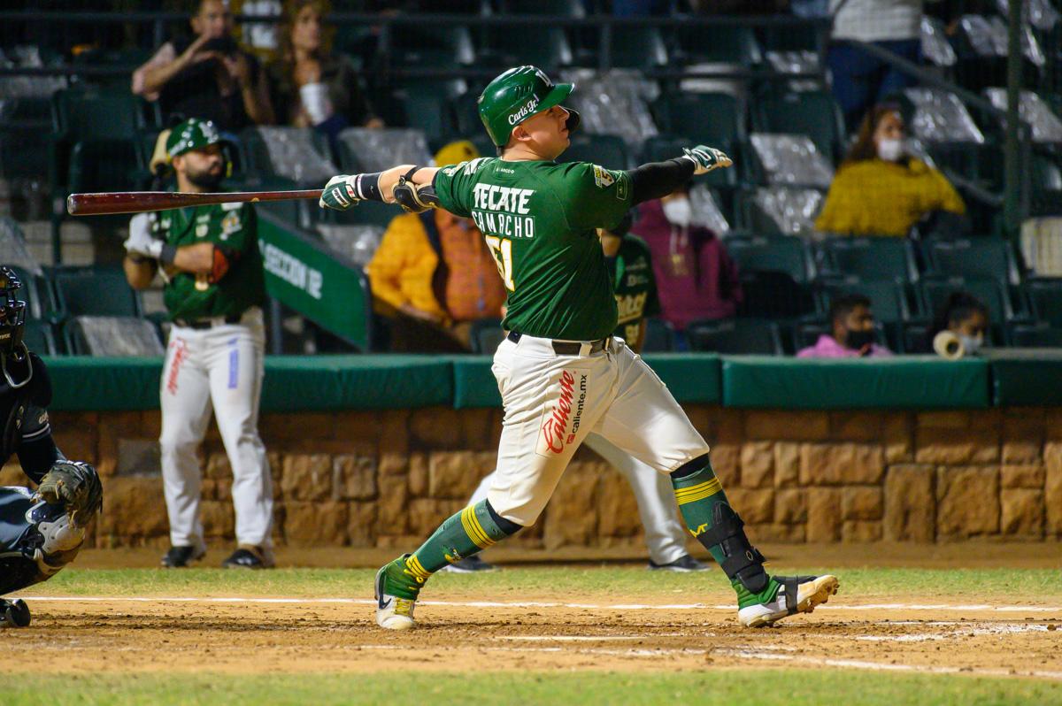 $!Juan Carlos Camacho batea Grand Slam.