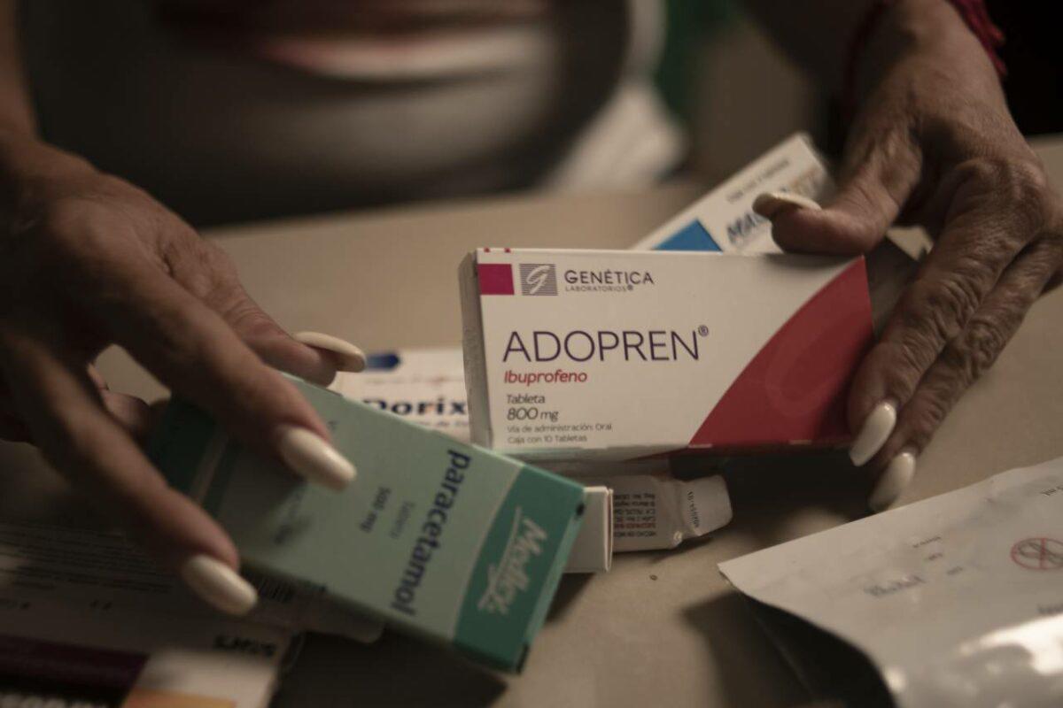 $!Fina muestra los medicamentos que estuvo tomando durante la enfermedad.