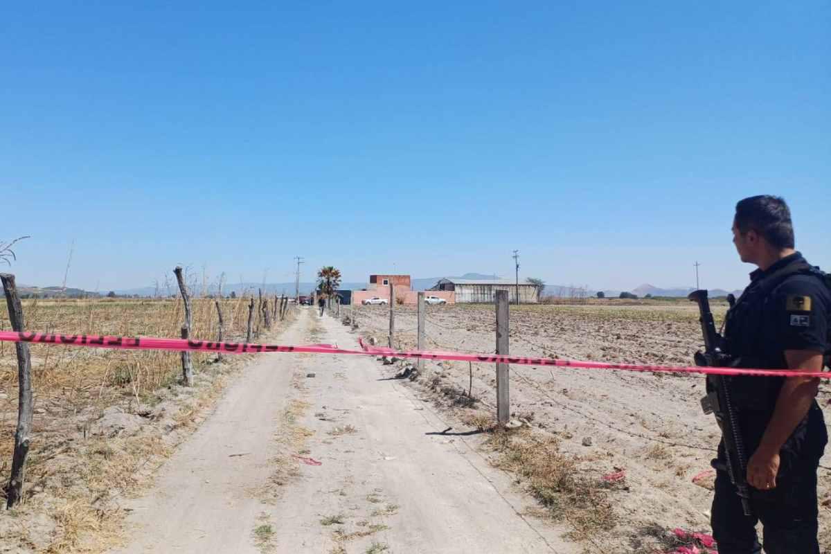 $!El Rancho Izaguirre permanece custodiado por elementos de la Guardia Nacional y acordonado por lo menos 100 metros a la redonda.