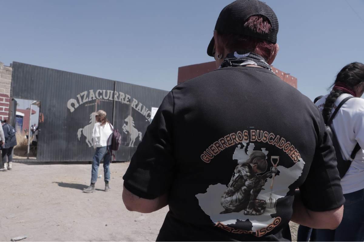 $!‘Fue un circo’, reclaman familias buscadoras tras recorrido en rancho Izaguirre en Teuchitlán; Fiscal General no llega a encuentro