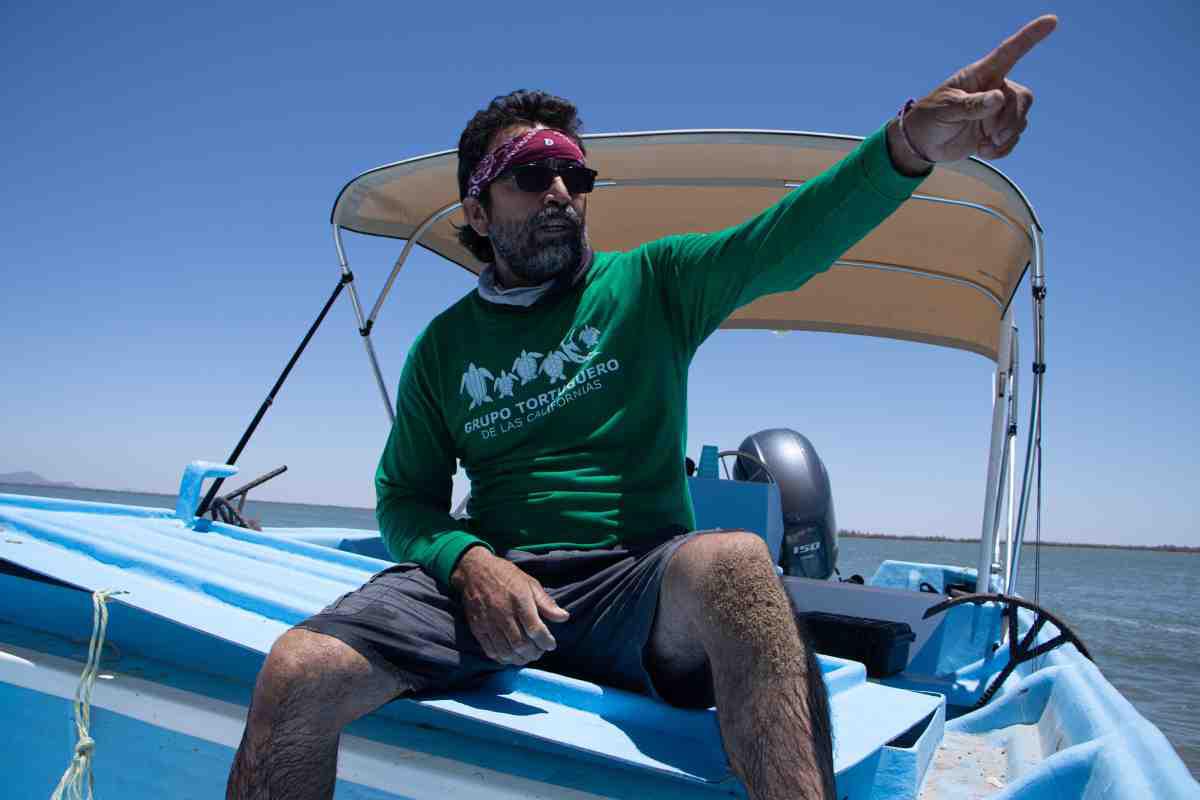 $!Cosme transformó su vida y la de Bahía de Kino tras conocer el llanto de las tortugas; ahora cuida a 900