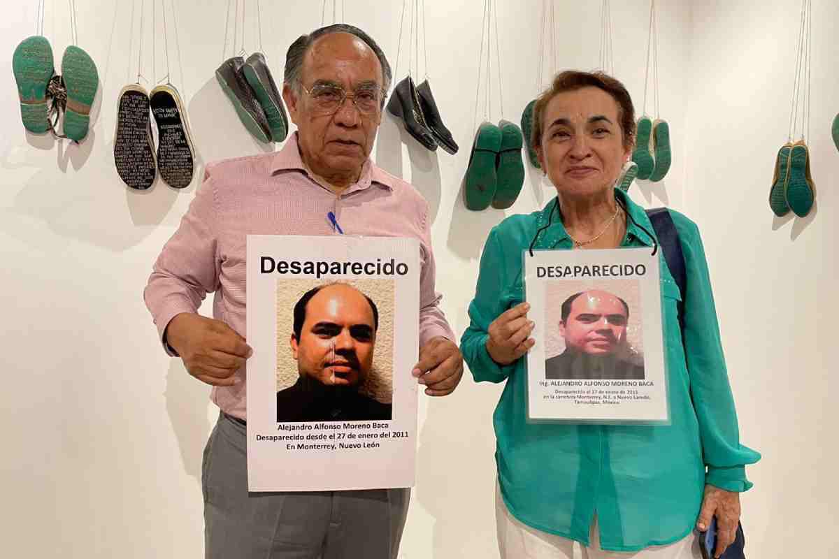 $!Con zapatos de madres buscadoras exhiben crisis de desapariciones en México en el Palacio de Minería
