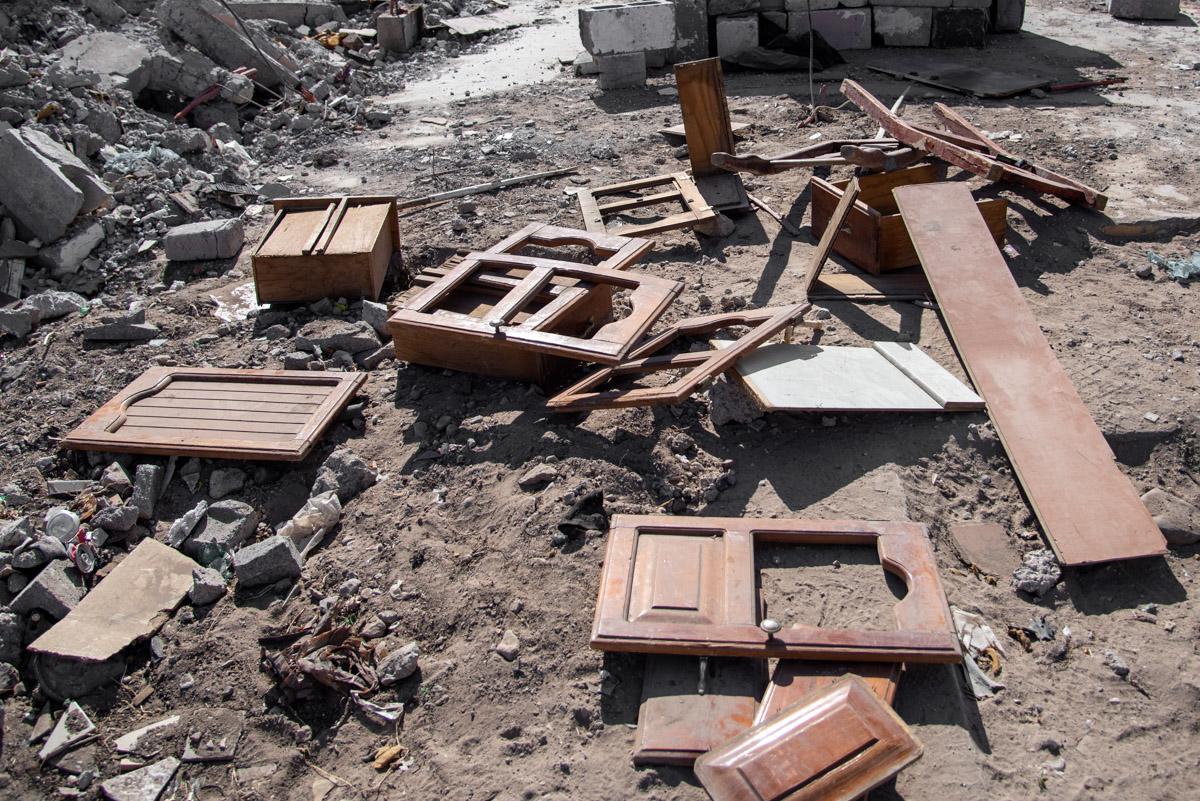 $!Algunos muebles encontrados en el terreno.