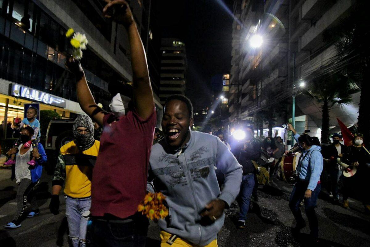 $!El baile, durante la protesta en las calles de Polanco.