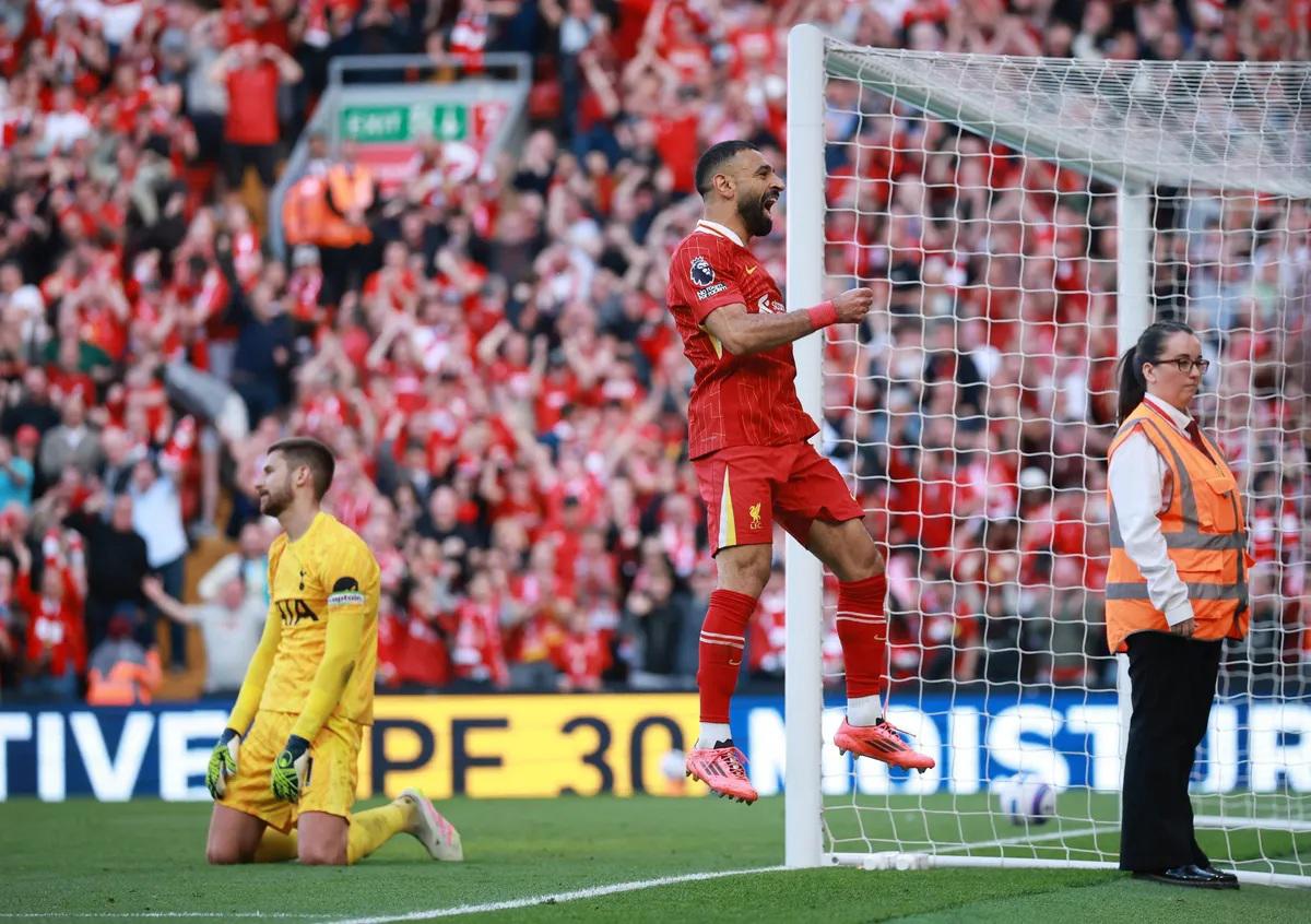 $!Liverpool se corona campeón de la Premier League con goleada sobre el Tottenham