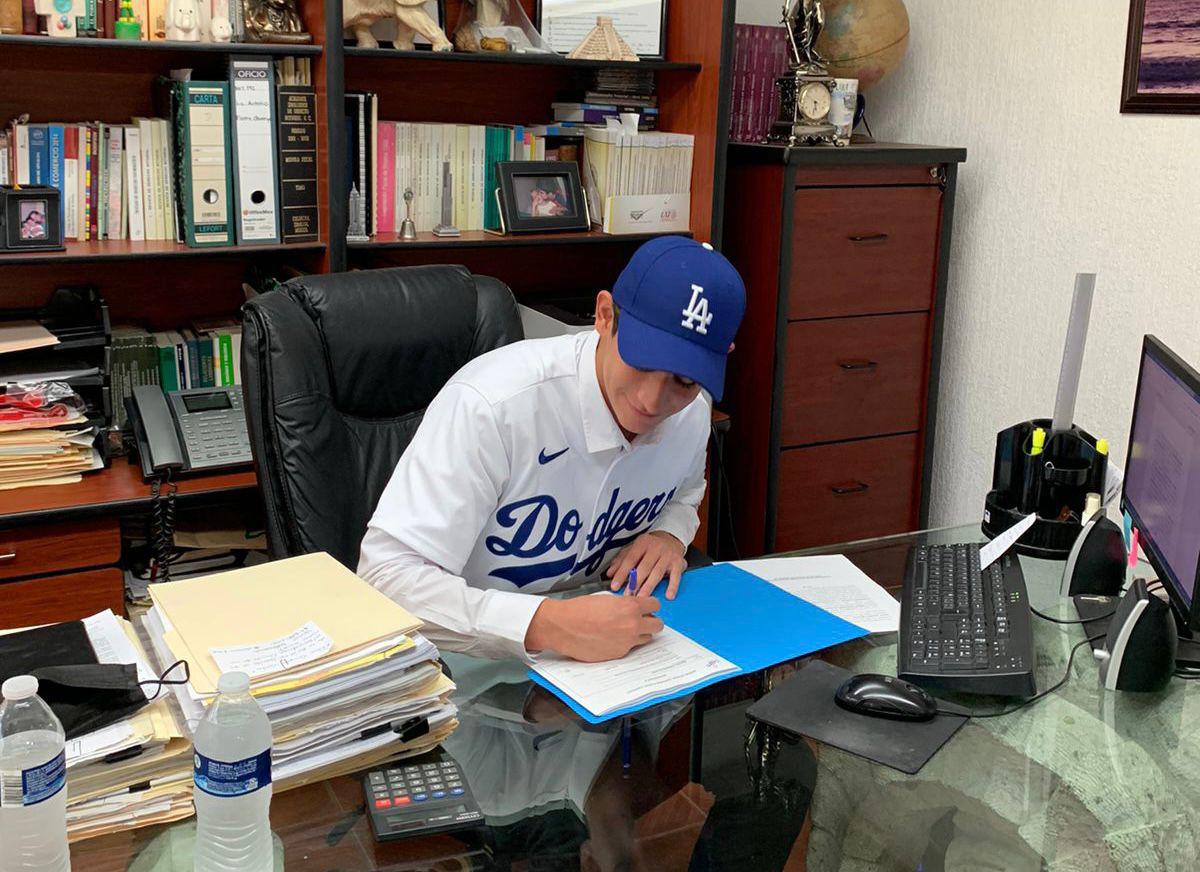 $!Agustín Acosta, de Culiacán, empezó a jugar beisbol a los 3 años y a sus 17, ya logró firmar con los Dodgers