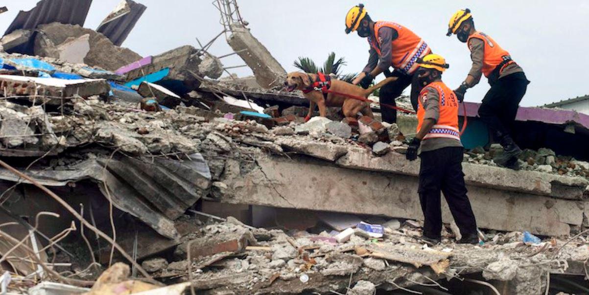 $!Al menos 6 muertos en Indonesia por un terremoto magnitud 6.0