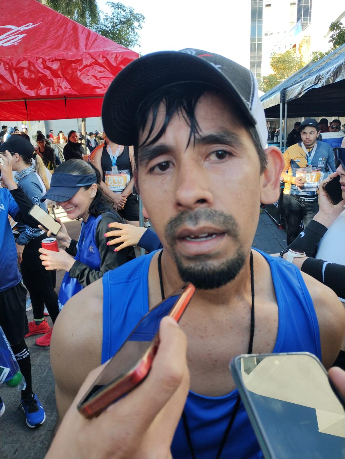 $!¡Profetas en su tierra! Alarcón y Reynaga ganan el Maratón Internacional de Culiacán