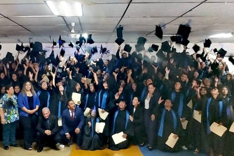 Egresan 220 estudiantes de la preparatoria UAS en Rosario