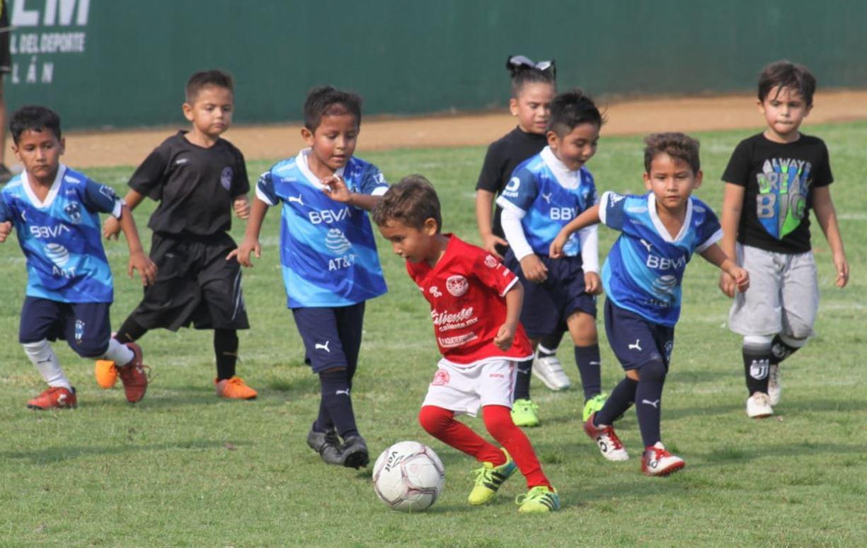 $!Se imponen Huracanes a Dragones en el Inter Academias