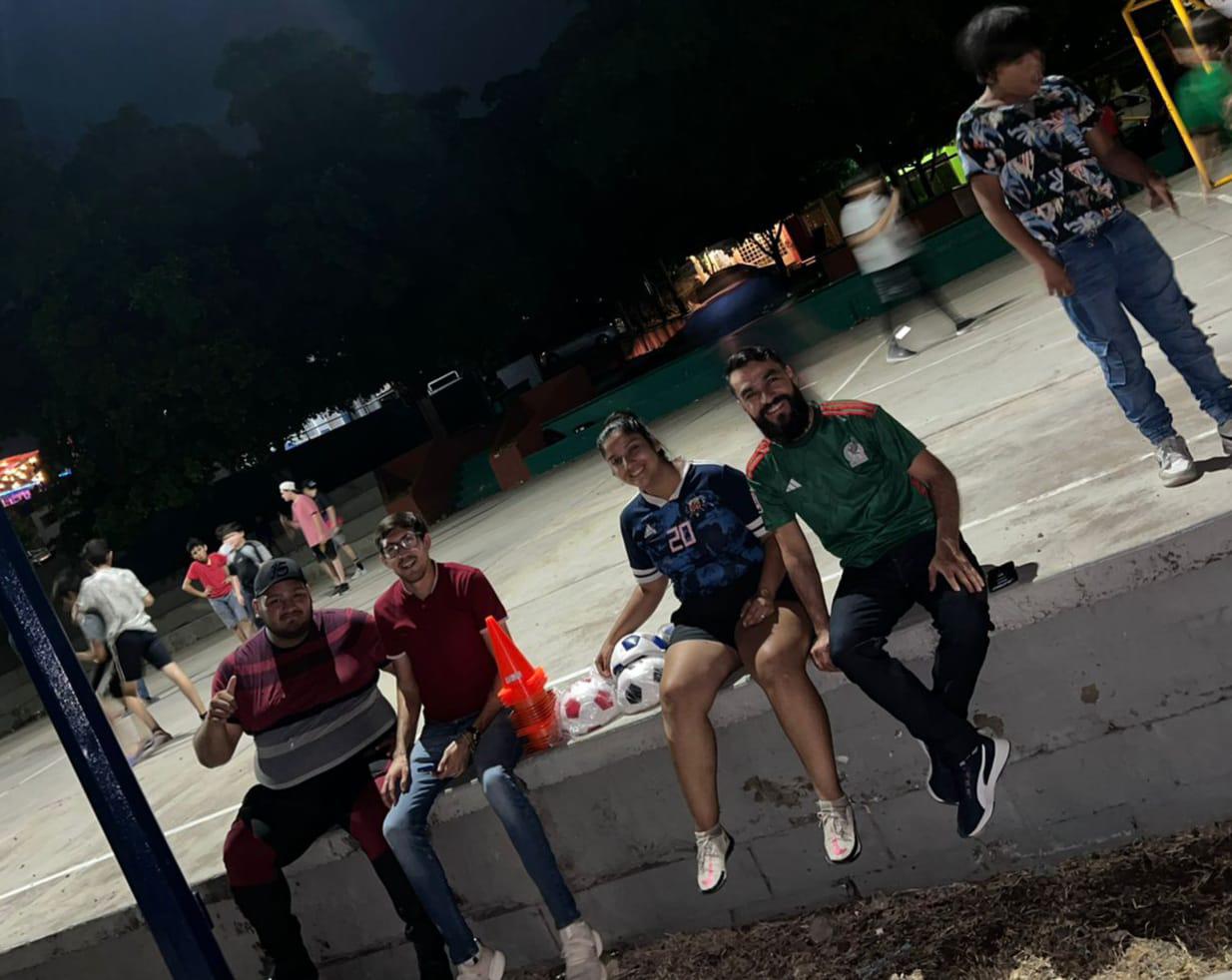 $!Entregan material deportivo en la colonia Huizaches, en Culiacán