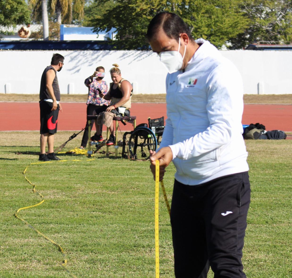 $!Listos la mazatleca Rosa María Guerrero y su entrenador, Juan Castellanos, para Grand Prix de Para Atletismo