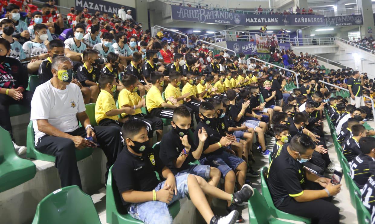 $!Inauguración de la Copa Mazatlán de Futbol llena el Kraken de algarabía