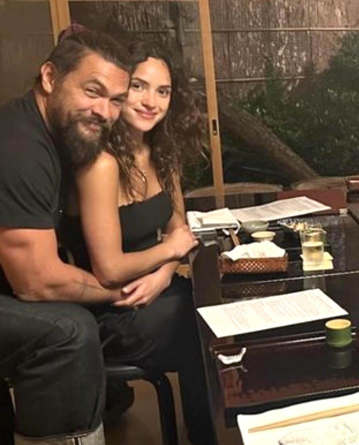 $!Jason Momoa confirma noviazgo con Ari Arjona, hija de Ricardo Arjona