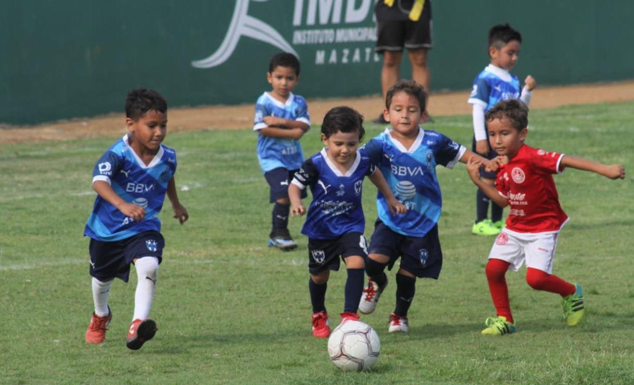 $!Se imponen Huracanes a Dragones en el Inter Academias