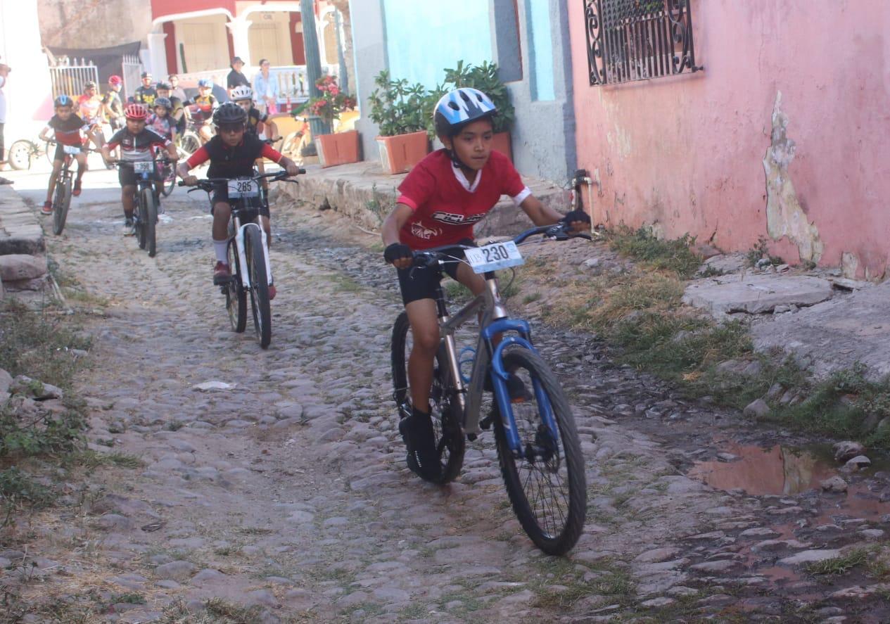 $!Ulises García rompe el viento en Serial MTB en La Noria