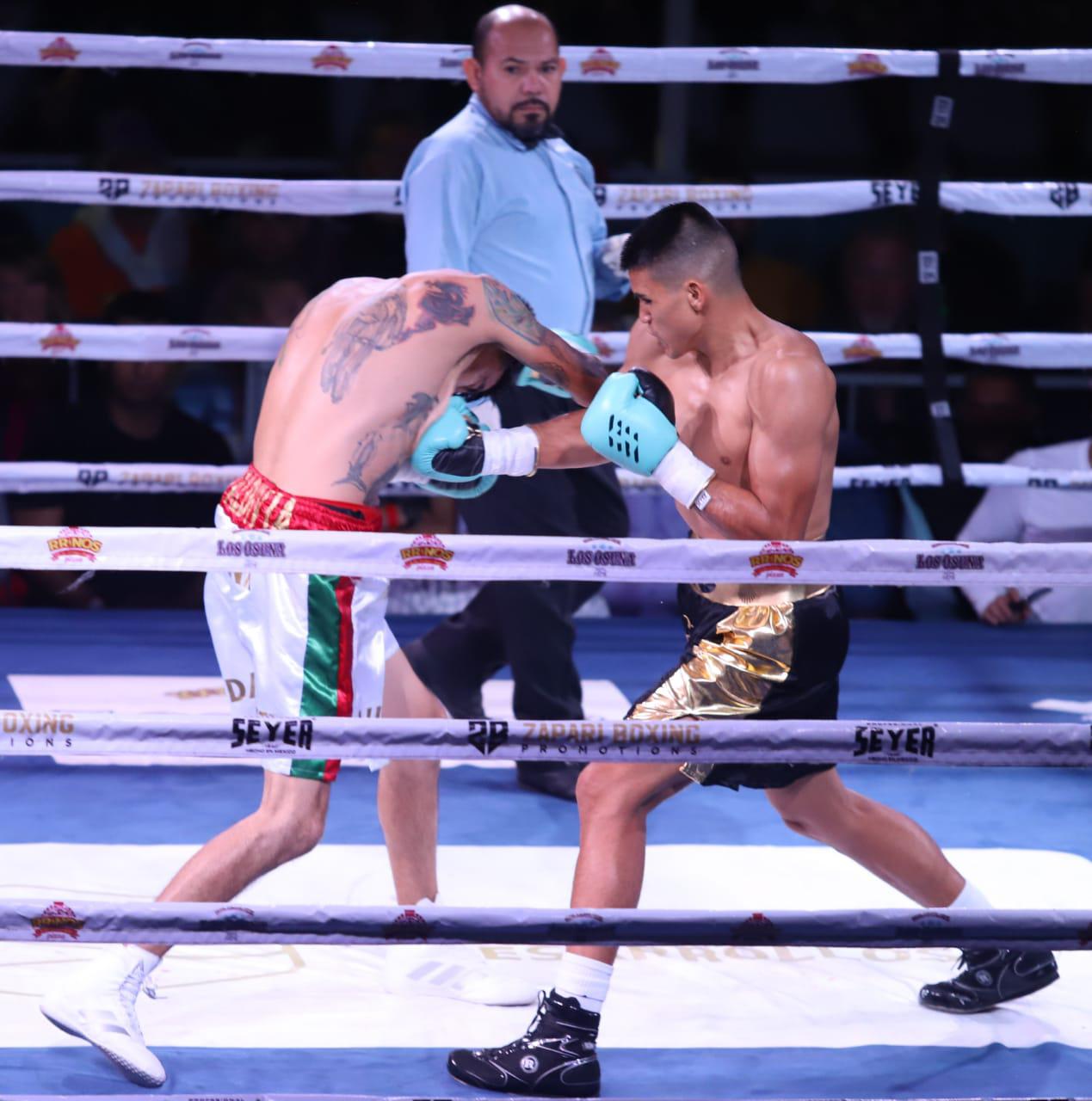 $!Feroz triunfo de Juan Estrada en velada de box Sangre Nueva 2