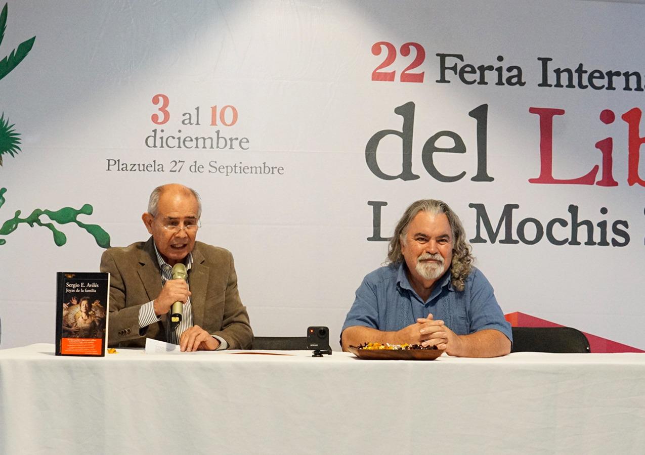 $!Sergio Avilés presentó su más reciente libro acompañado por los comentarios de Iván Ayala Bobadilla.