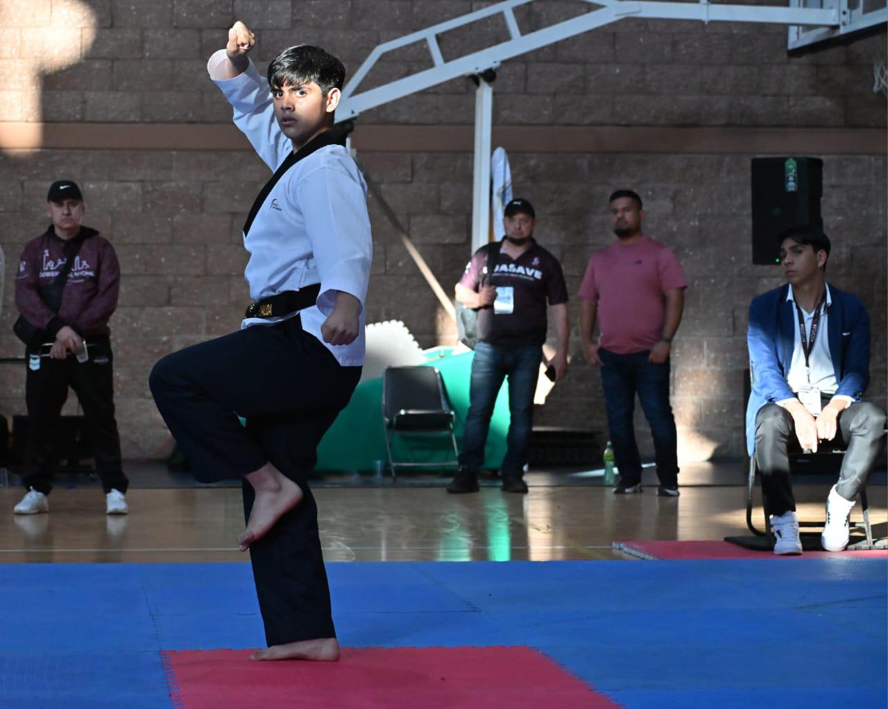 $!Firma Mazatlán triada dorada en poomsae