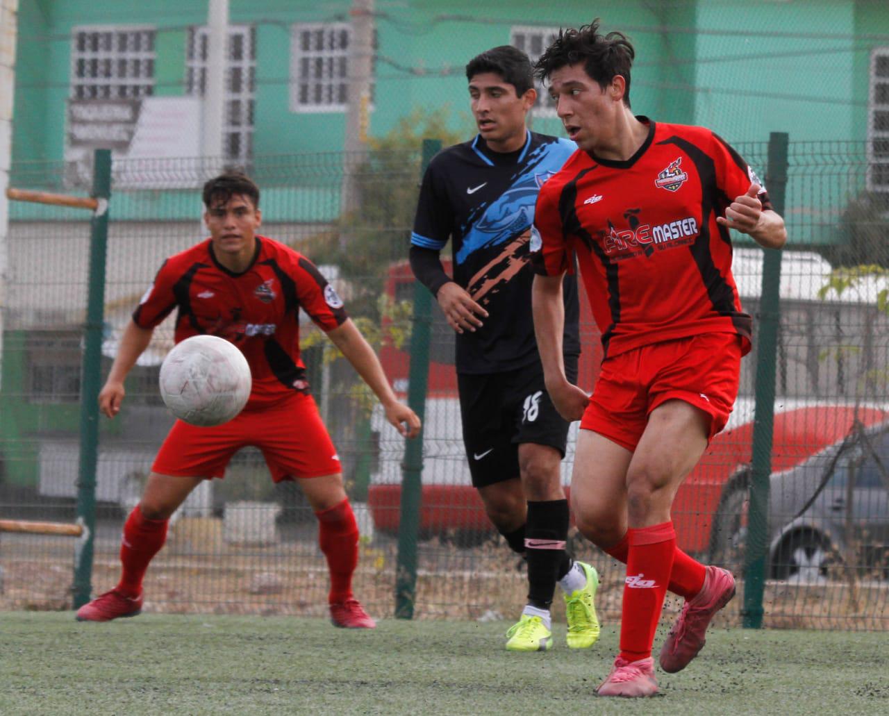 $!Fire Máster golea y continúa al acecho del líder en la Primera Fuerza