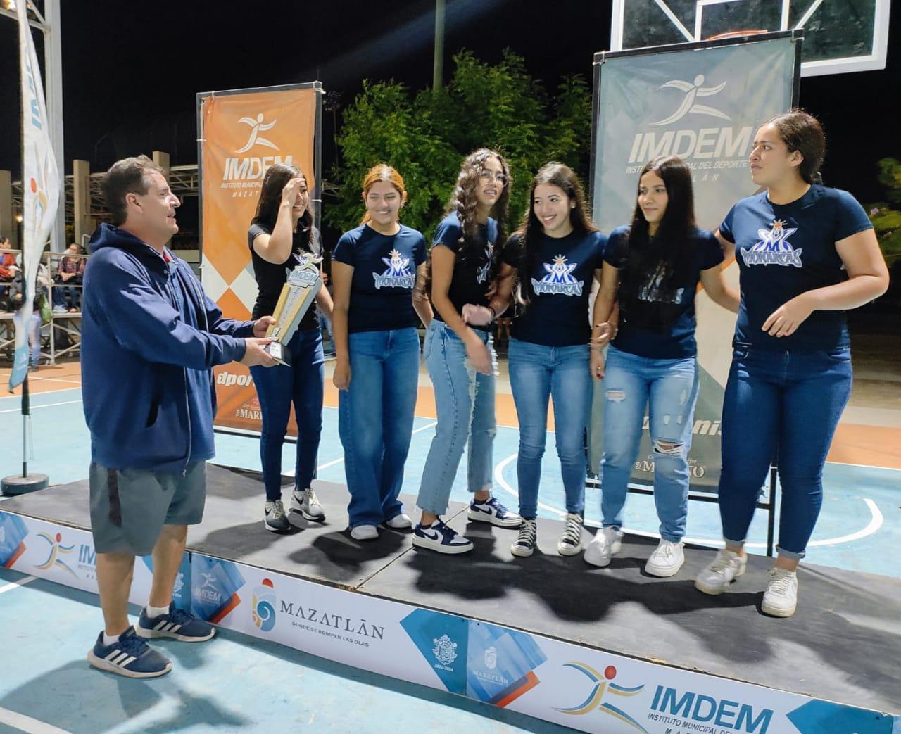 $!Premian a los mejores equipos de la Liga de Baloncesto Imdem