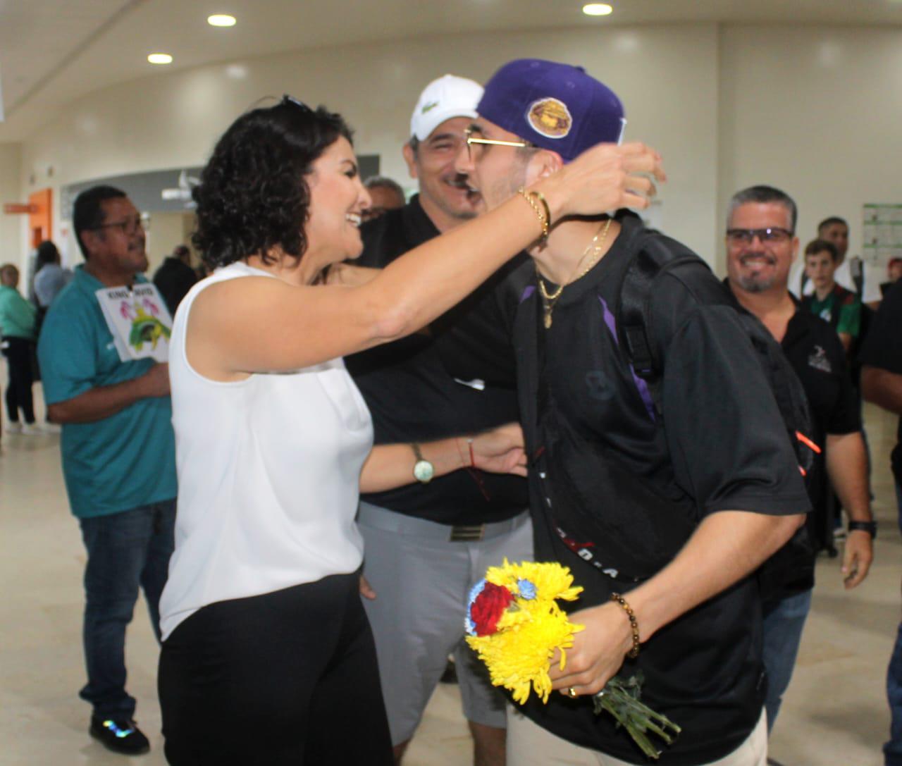 $!Marco Verde es recibido como héroe en Mazatlán