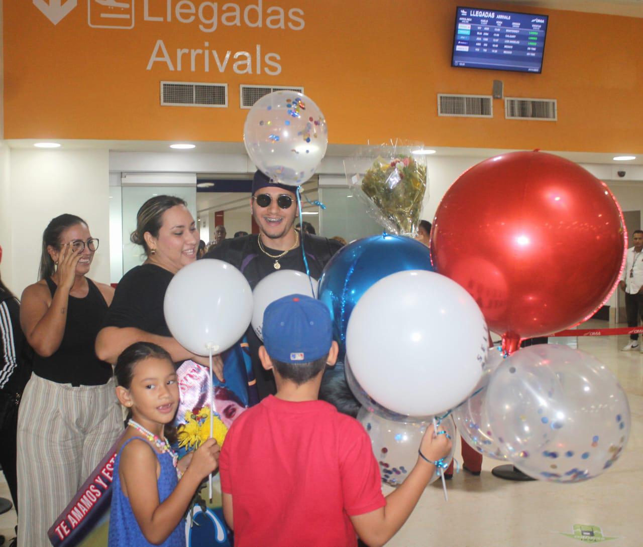 $!Marco Verde es recibido como héroe en Mazatlán