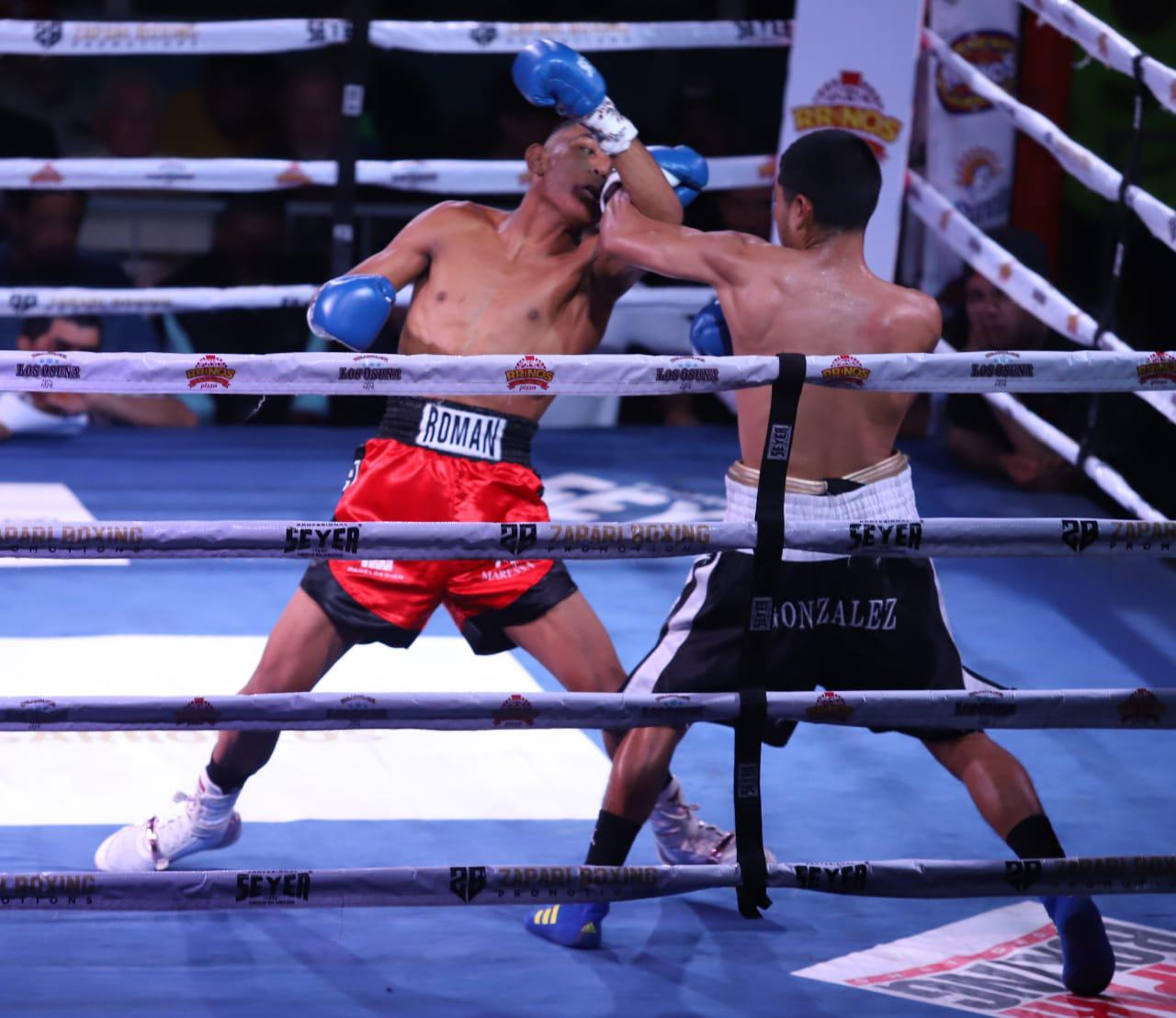 $!Feroz triunfo de Juan Estrada en velada de box Sangre Nueva 2
