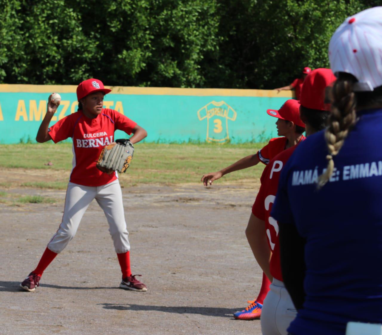 $!Super Héroes juegan al beisbol sin límites