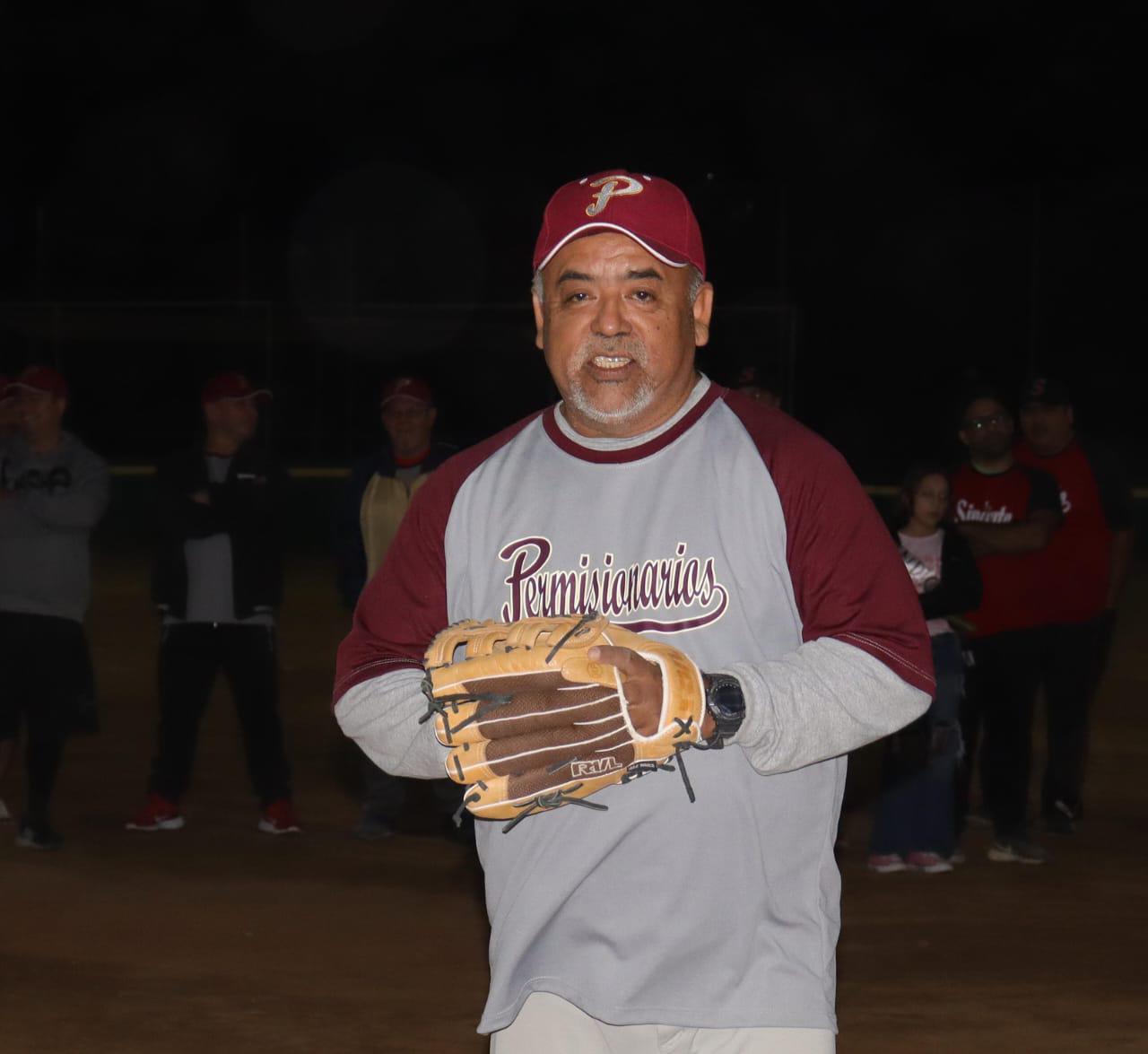 $!Inaugura Alianza de Camiones Urbanos de Mazatlán temporada de Liga de Softbol Camionera