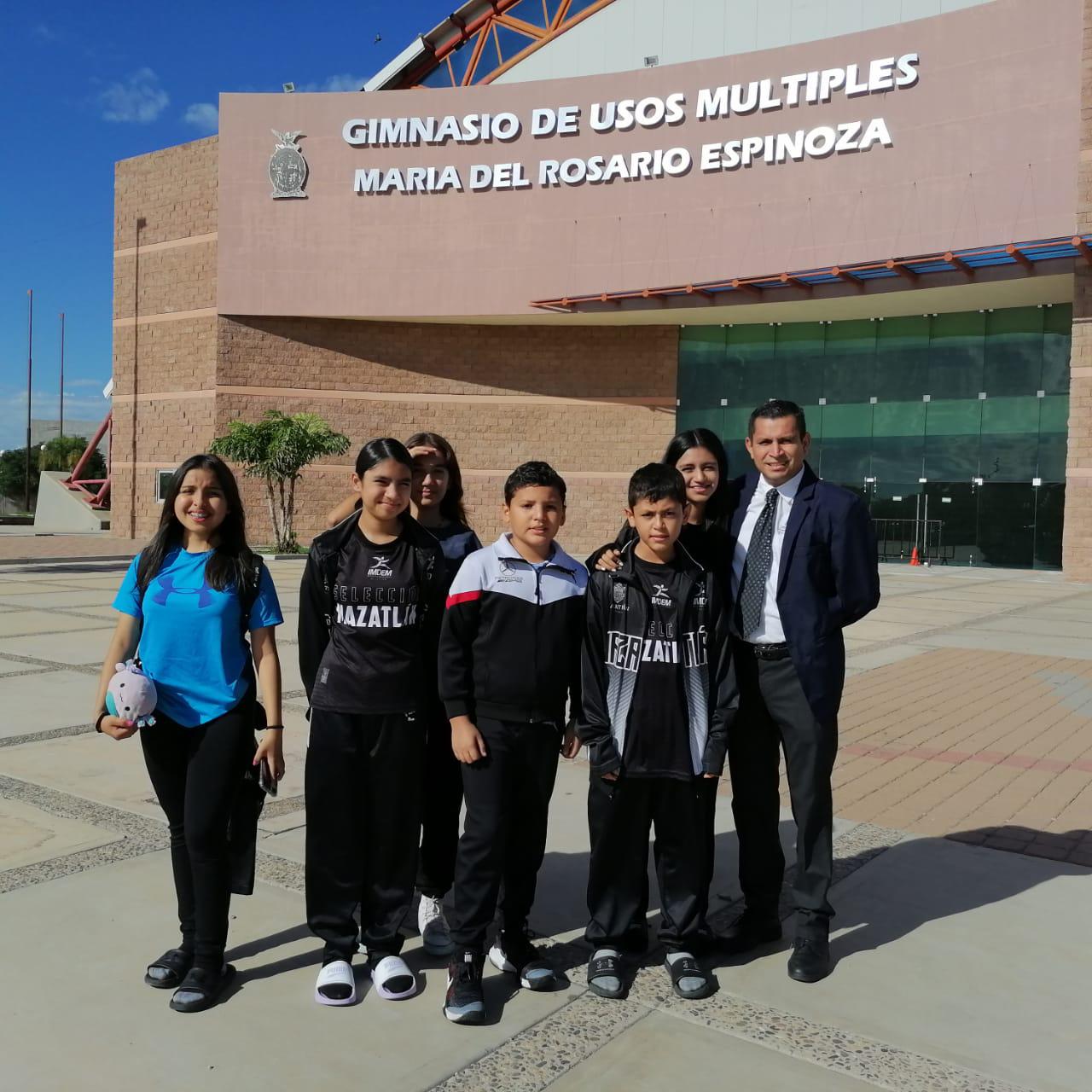 $!Regresan karatecas de Mazatlán con 32 medallas de preselectivo realizado en Culiacán