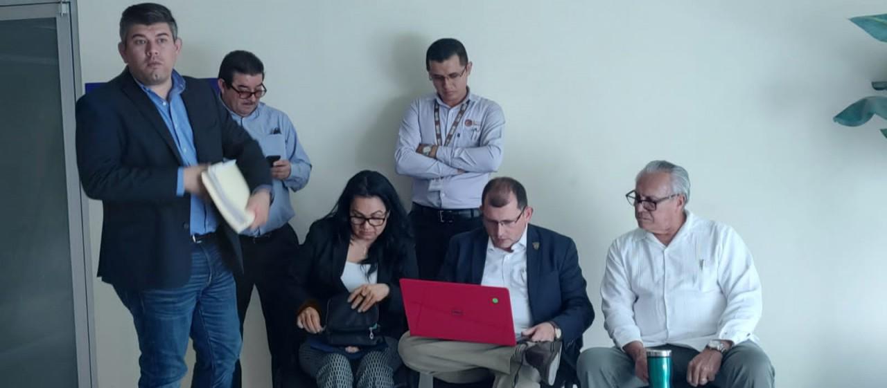 $!Auditores de la ASE visitan a la UAS y se mantienen por 7 horas en el edificio de la universidad